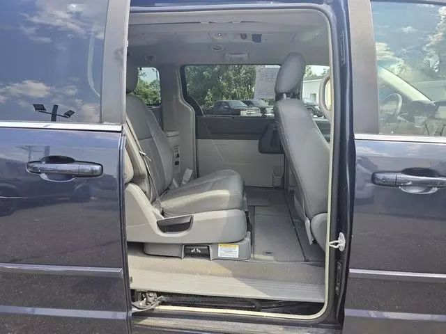 2008 Chrysler Town & Country - Image 18