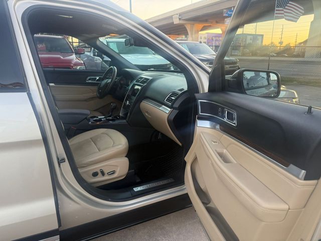 2019 Ford Explorer - Image 16