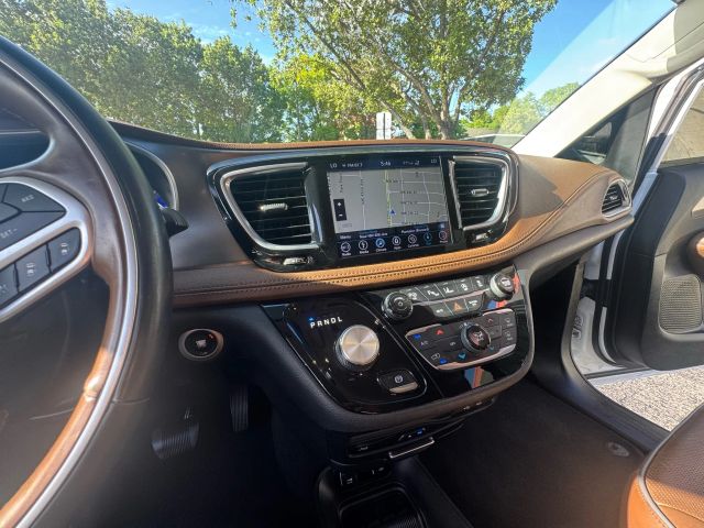 2018 Chrysler Pacifica - Image 15