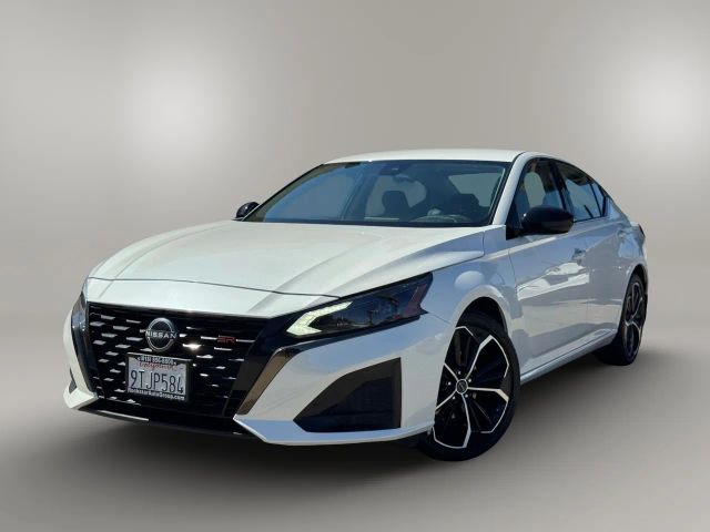 2023 Nissan Altima - Image 8