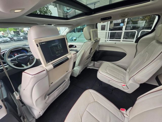 2017 Chrysler Pacifica - Image 15