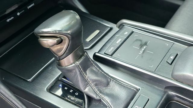 2019 Lexus Es - Image 18