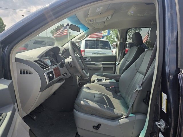 2008 Chrysler Town & Country - Image 12