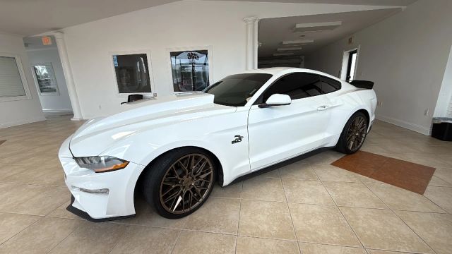 2019 Ford Mustang - Image 15