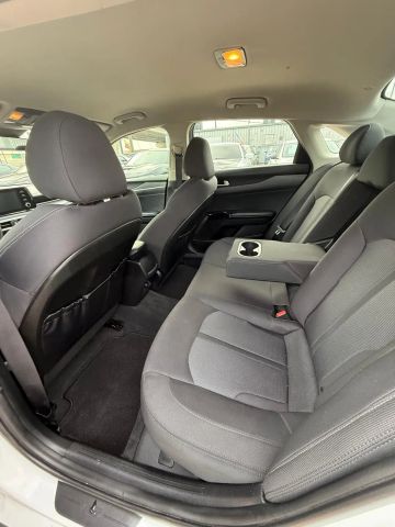 2023 Kia K5 - Image 15