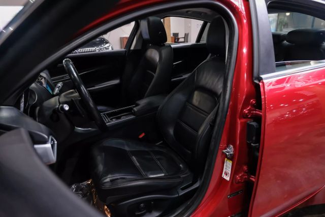 2017 Jaguar Xe Xe 20d Prestige Sedan 4d - Image 4
