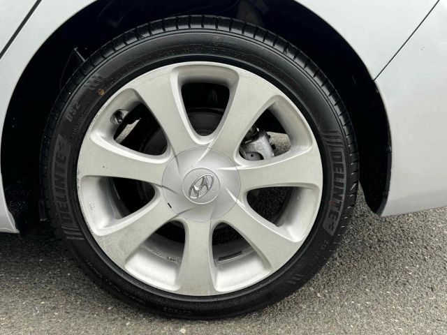 2011 Hyundai Elantra - Image 30