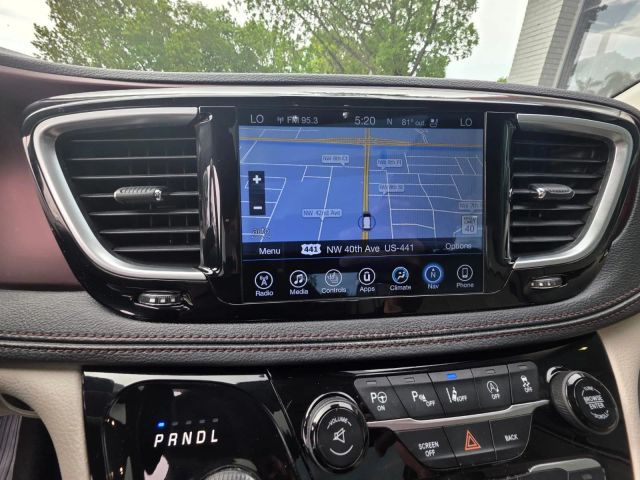 2017 Chrysler Pacifica - Image 12