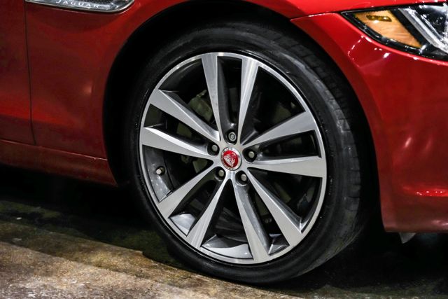 2017 Jaguar Xe Xe 20d Prestige Sedan 4d - Image 46