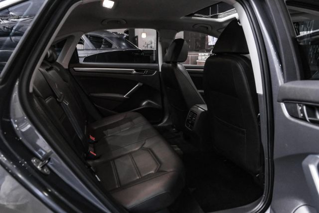 2017 Volkswagen Passat 1.8t Se Sedan 4d - Image 33