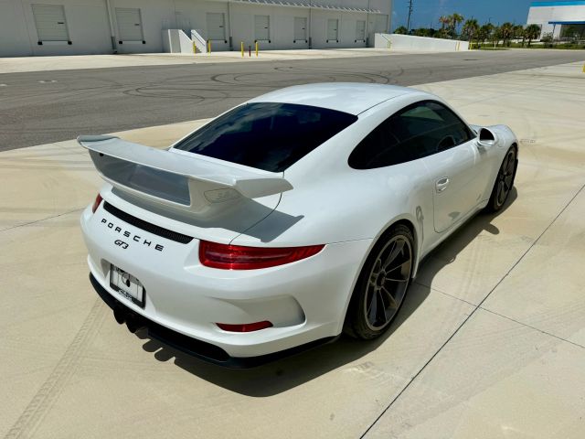 2015 Porsche 911 - Image 16