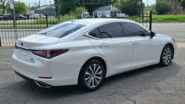 2019 Lexus Es - Image 8