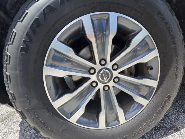 2017 Nissan Armada - Image 19