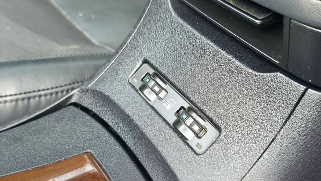 2011 Lexus Es - Image 21