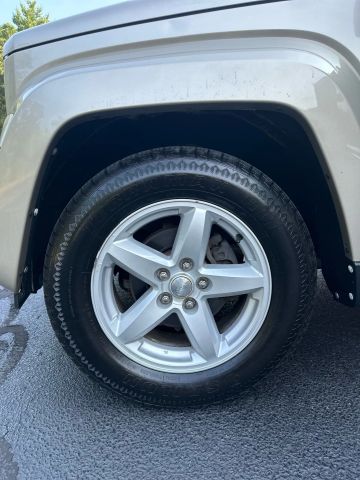 2011 Jeep Liberty Limited Edition Sport Utility 4d - Image 20