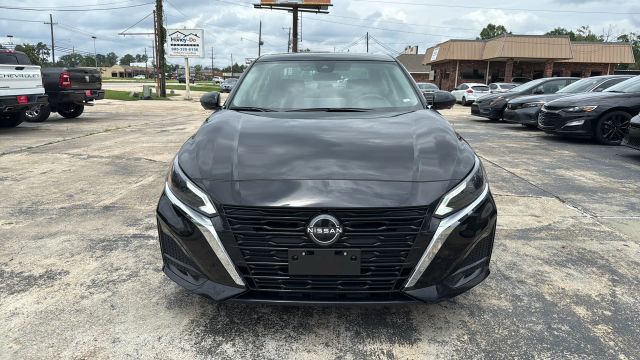2023 Nissan Altima - Image 10