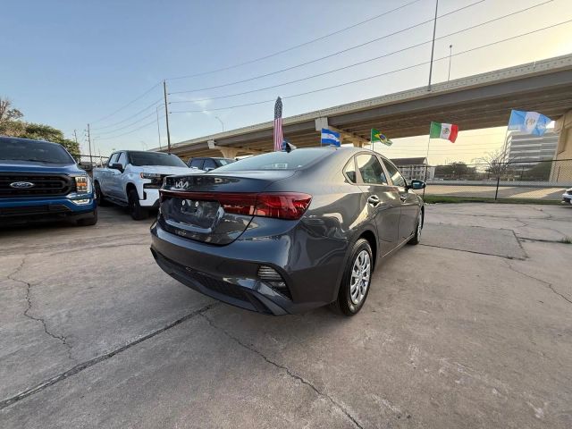 2024 Kia Forte - Image 10