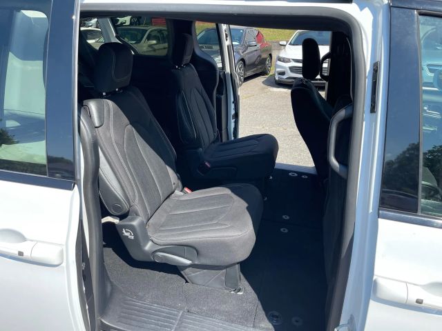 2020 Chrysler Pacifica - Image 11