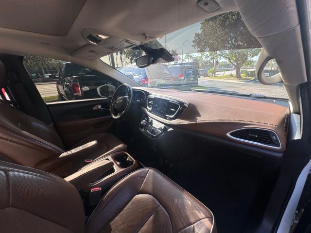 2018 Chrysler Pacifica - Image 13