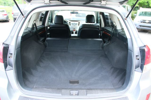 2011 Subaru Outback - Image 17