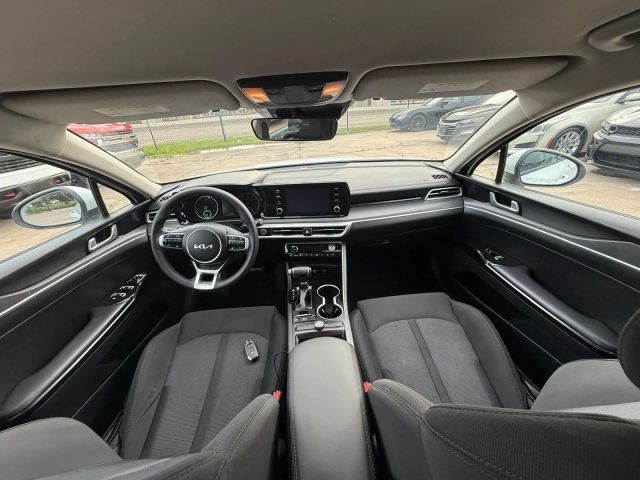 2023 Kia K5 - Image 12