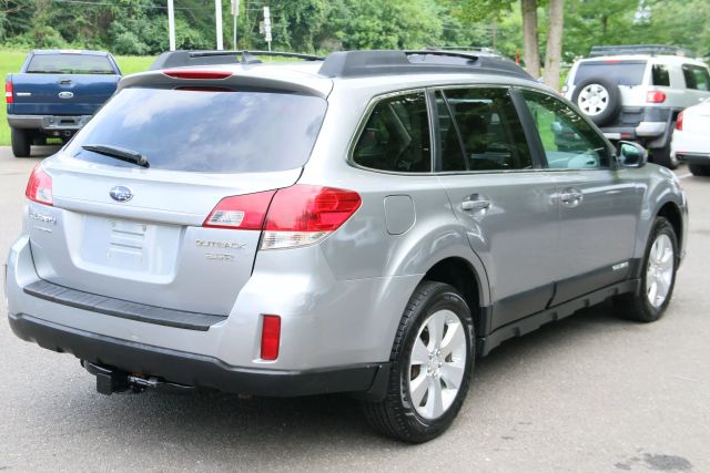2011 Subaru Outback - Image 7
