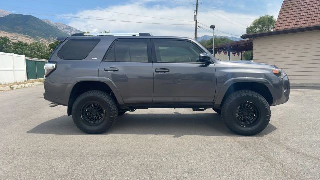 2022 Toyota 4runner - Image 10