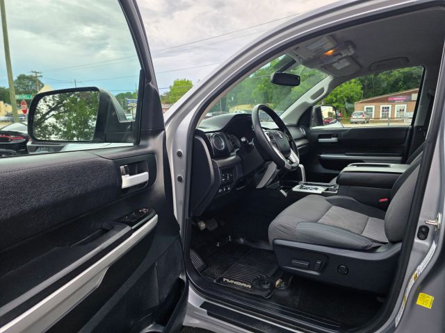 2017 Toyota Tundra Crewmax - Image 7