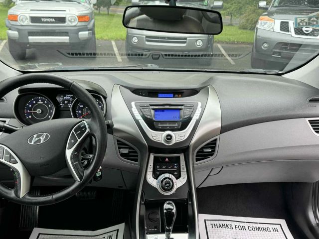 2011 Hyundai Elantra - Image 11