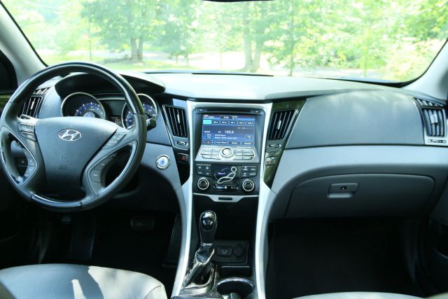 2013 Hyundai Sonata - Image 34
