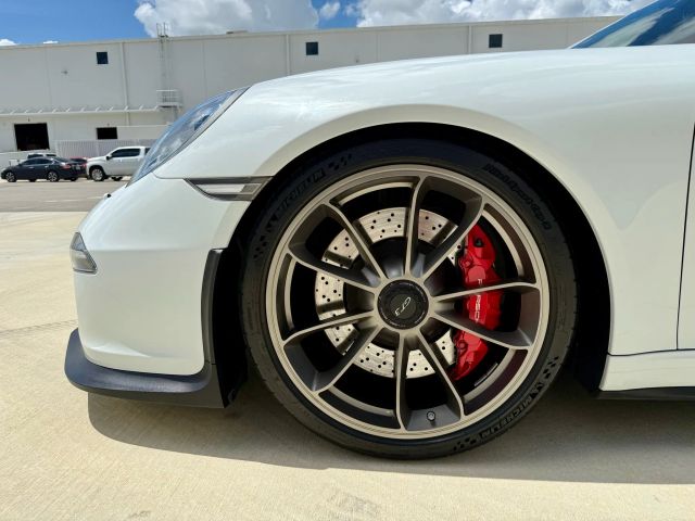2015 Porsche 911 - Image 38