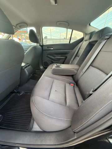 2022 Nissan Altima - Image 18