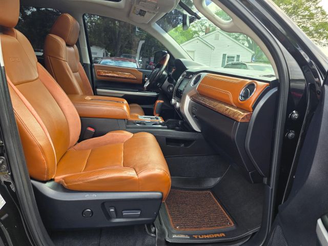 2016 Toyota Tundra Crewmax - Image 12