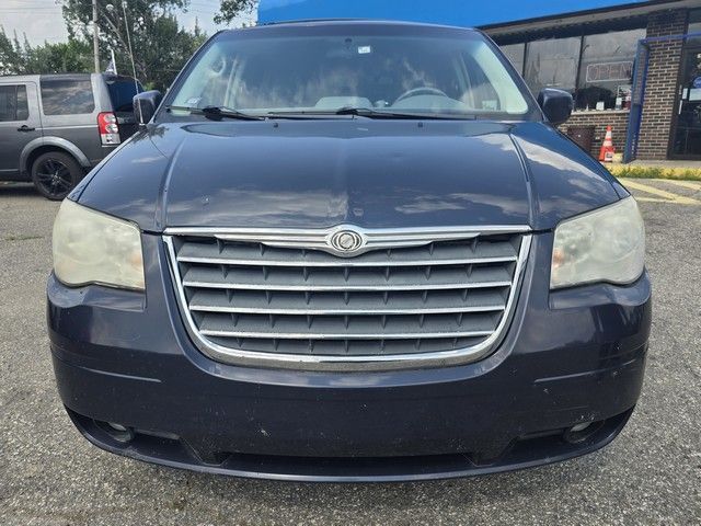 2008 Chrysler Town & Country - Image 2