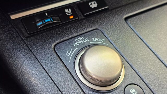 2015 Lexus Es - Image 15