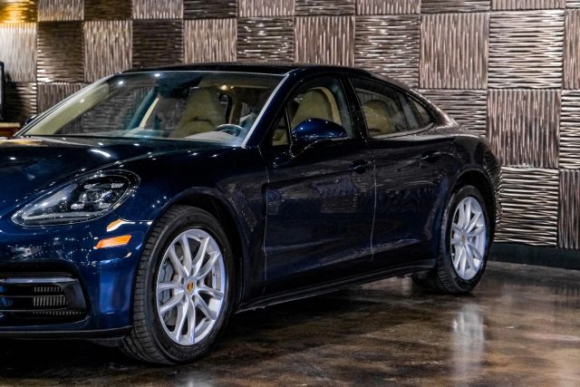 2018 Porsche Panamera 4s Sedan 4d - Image 9