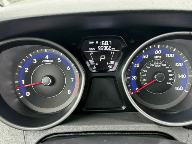 2012 Hyundai Elantra - Image 9