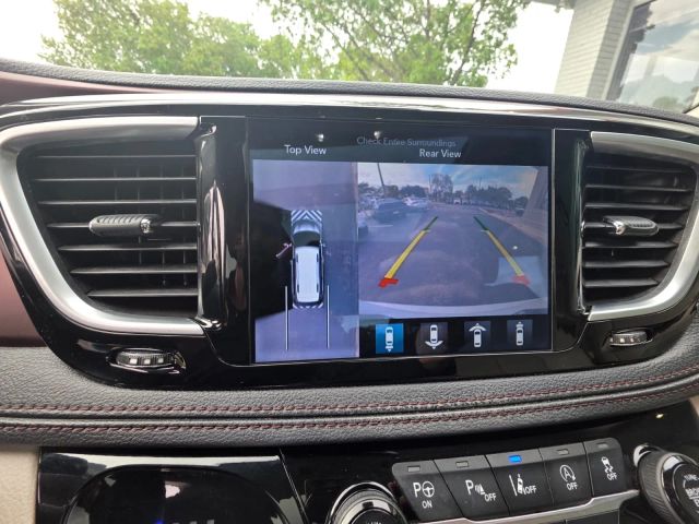 2017 Chrysler Pacifica - Image 13