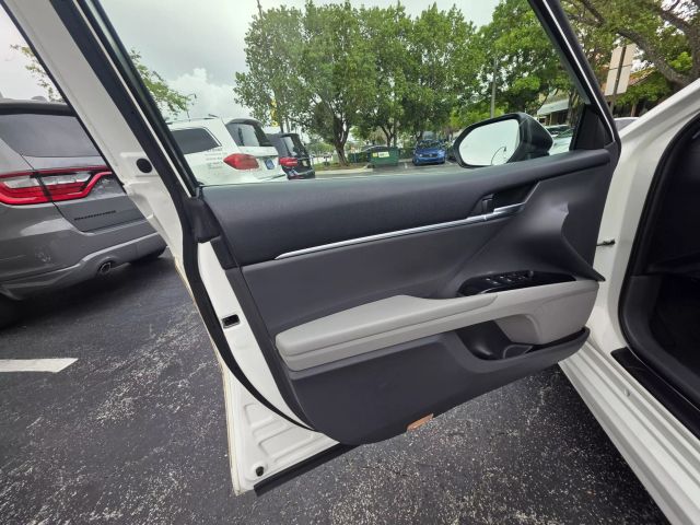 2018 Toyota Camry - Image 25