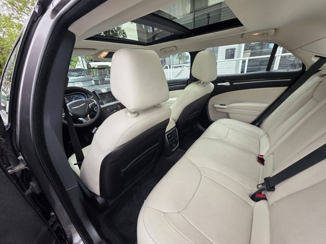 2015 Chrysler 300 - Image 12