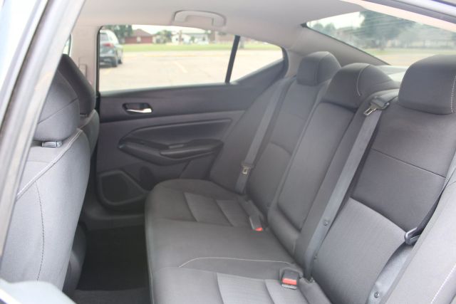 2022 Nissan Altima - Image 5