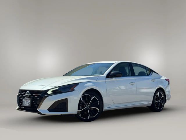 2023 Nissan Altima - Image 7