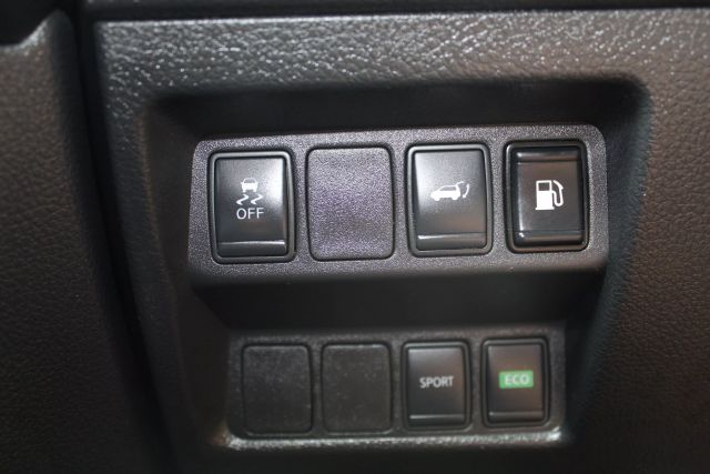 2018 Nissan Rogue - Image 11