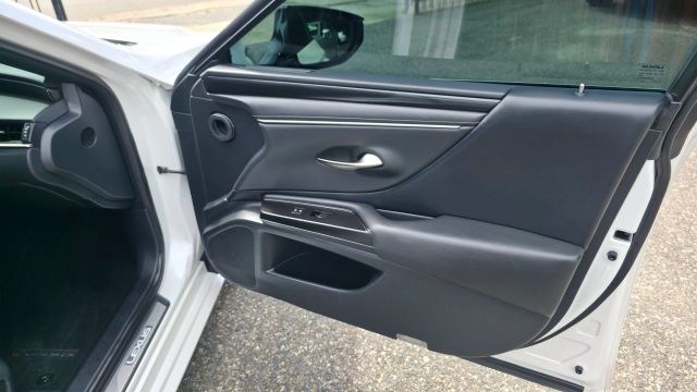 2019 Lexus Es - Image 11