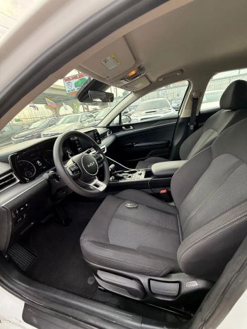 2023 Kia K5 - Image 13