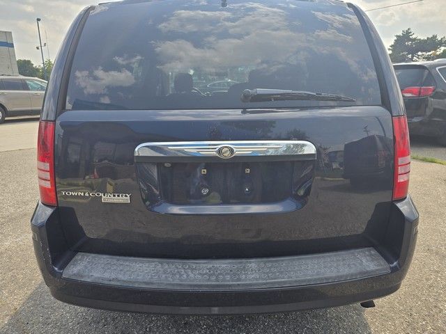 2008 Chrysler Town & Country - Image 5