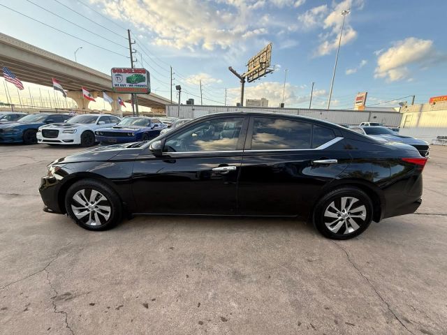 2022 Nissan Altima - Image 8
