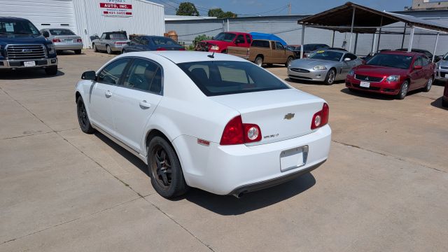 2010 Chevrolet Malibu Lt Sedan 4d - Image 3