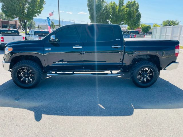 2016 Toyota Tundra Crewmax - Image 10