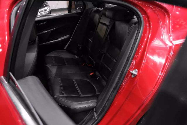 2017 Jaguar Xe Xe 20d Prestige Sedan 4d - Image 30